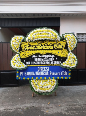 Papan Bunga Duka di Jalan Baru