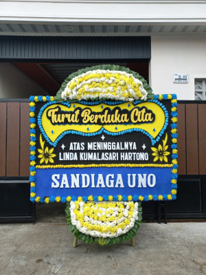 Papan Bunga Duka di Jalan Baru