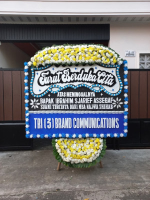 Papan Bunga Duka di Jalan Baru